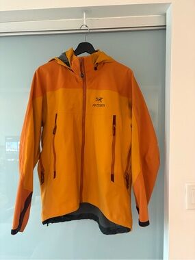 Vintage Arc'teryx Windstopper - Orange and Amber Hooded Waterproof Barely Worn